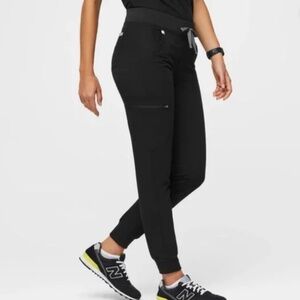FIGS SCRUBS size small Zamora Joggers (regular length) in Black